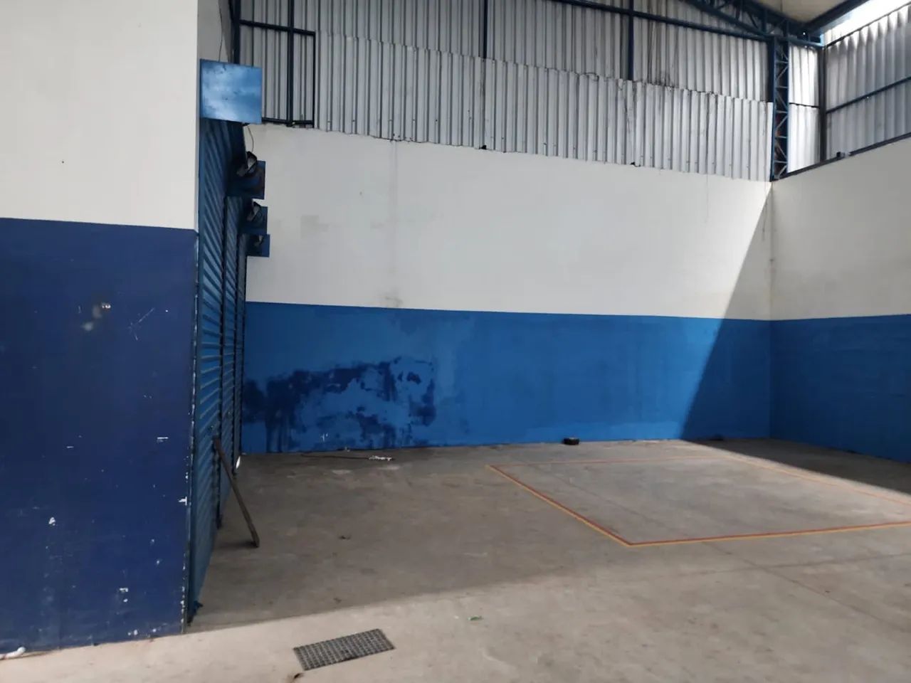 Galpão Industrial com Grande Espaço