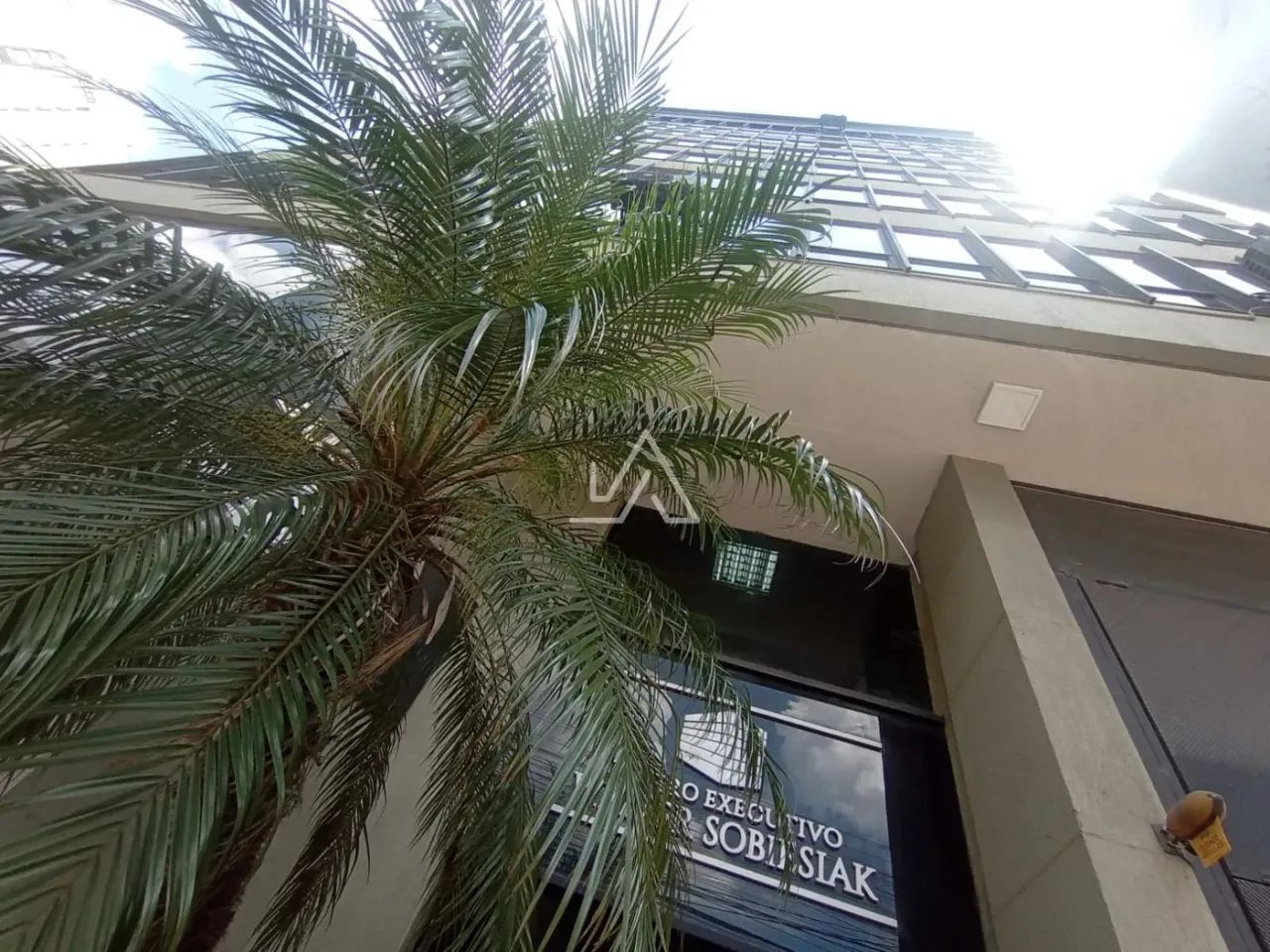 CENTRO EXECUTIVO WALTER SOBIESIAK - SALA AÉREA COM 122 M² - CENTRO - Foto 4