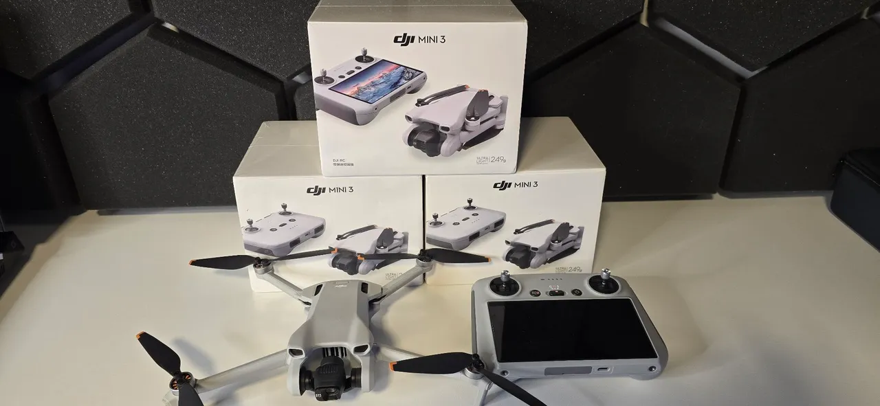 DJI Mini 3 - Novo, na caixa, com acessórios e tela.