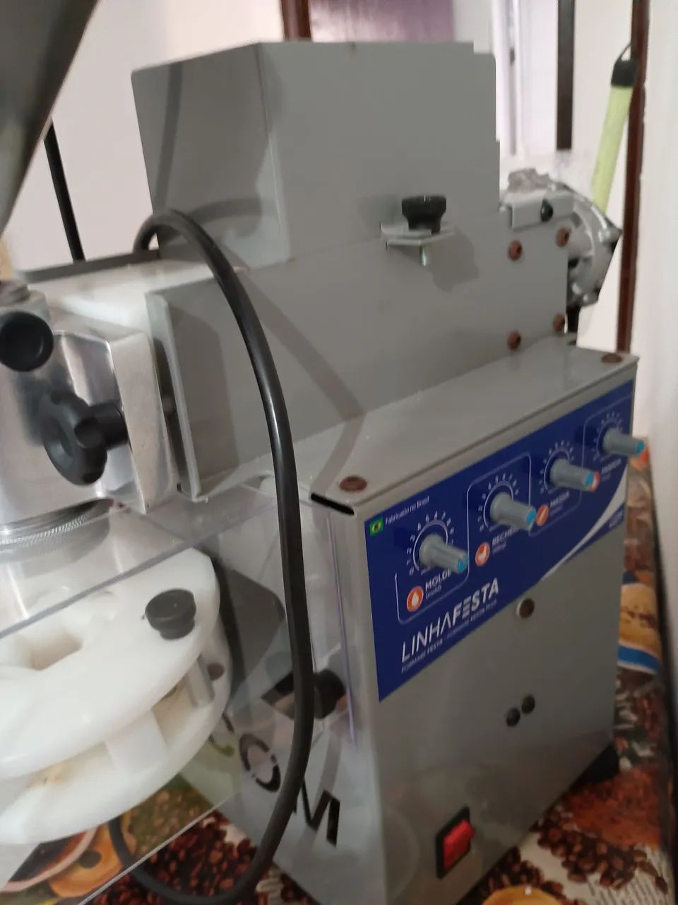 Maquina de salgados e doces Eicom Festa - 5 a 40 gr