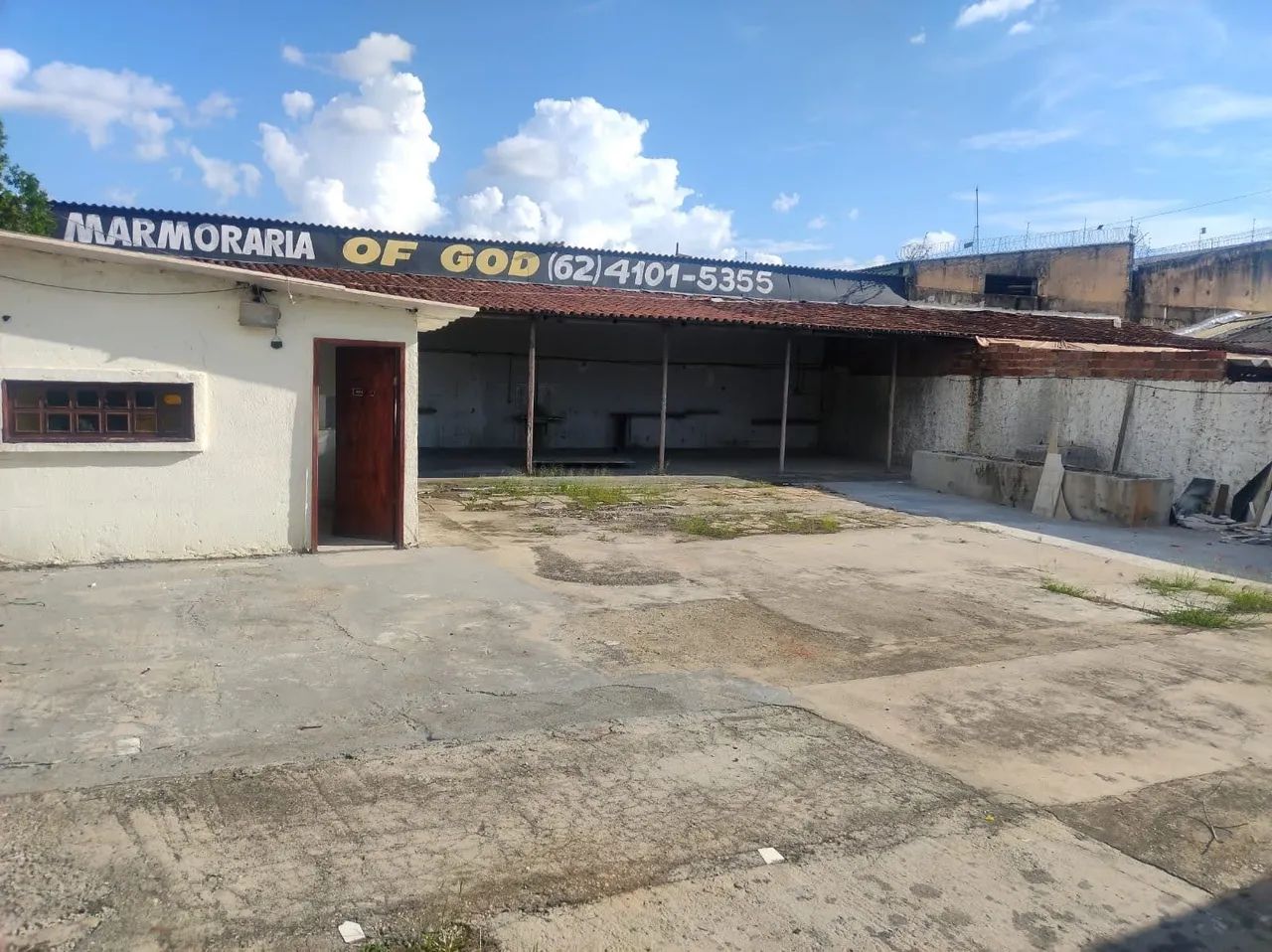 Área 400m2 R$2.500,00