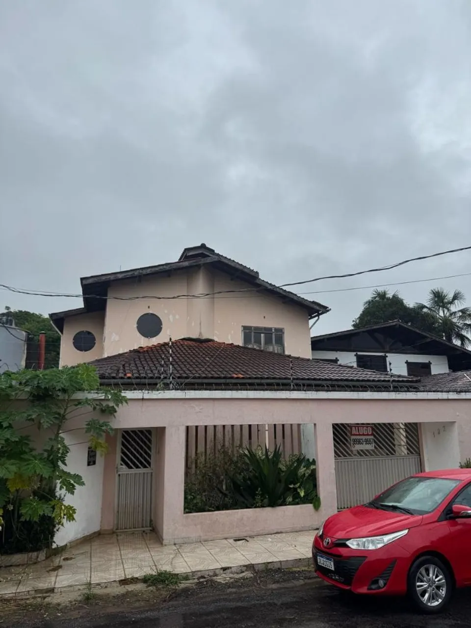 Alugo ou vendo uma casa de 2 pavimento na Alvorada, próximo a logos.