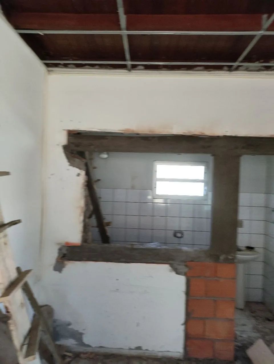 Meio oficial de pedreiro carpinteiro 