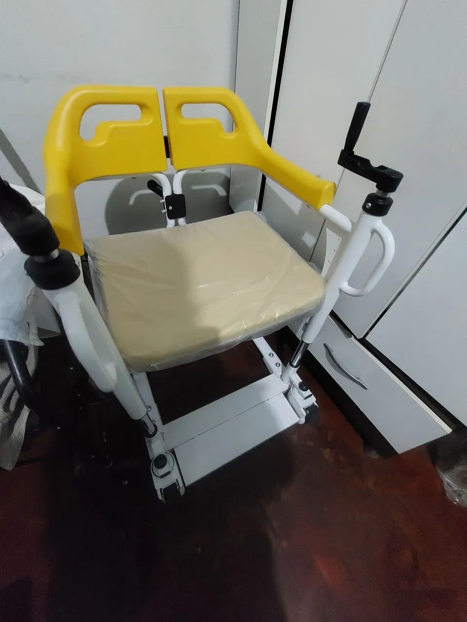 Cadeira de banho e transferência - Foto 3