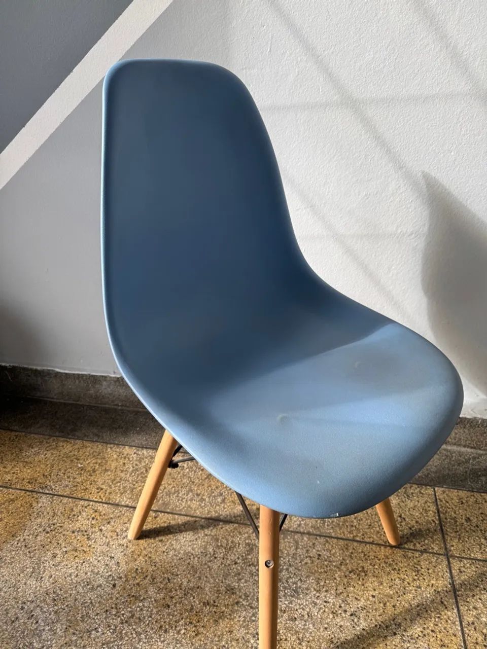 Cadeira EAMS EIFFEL AZUL 