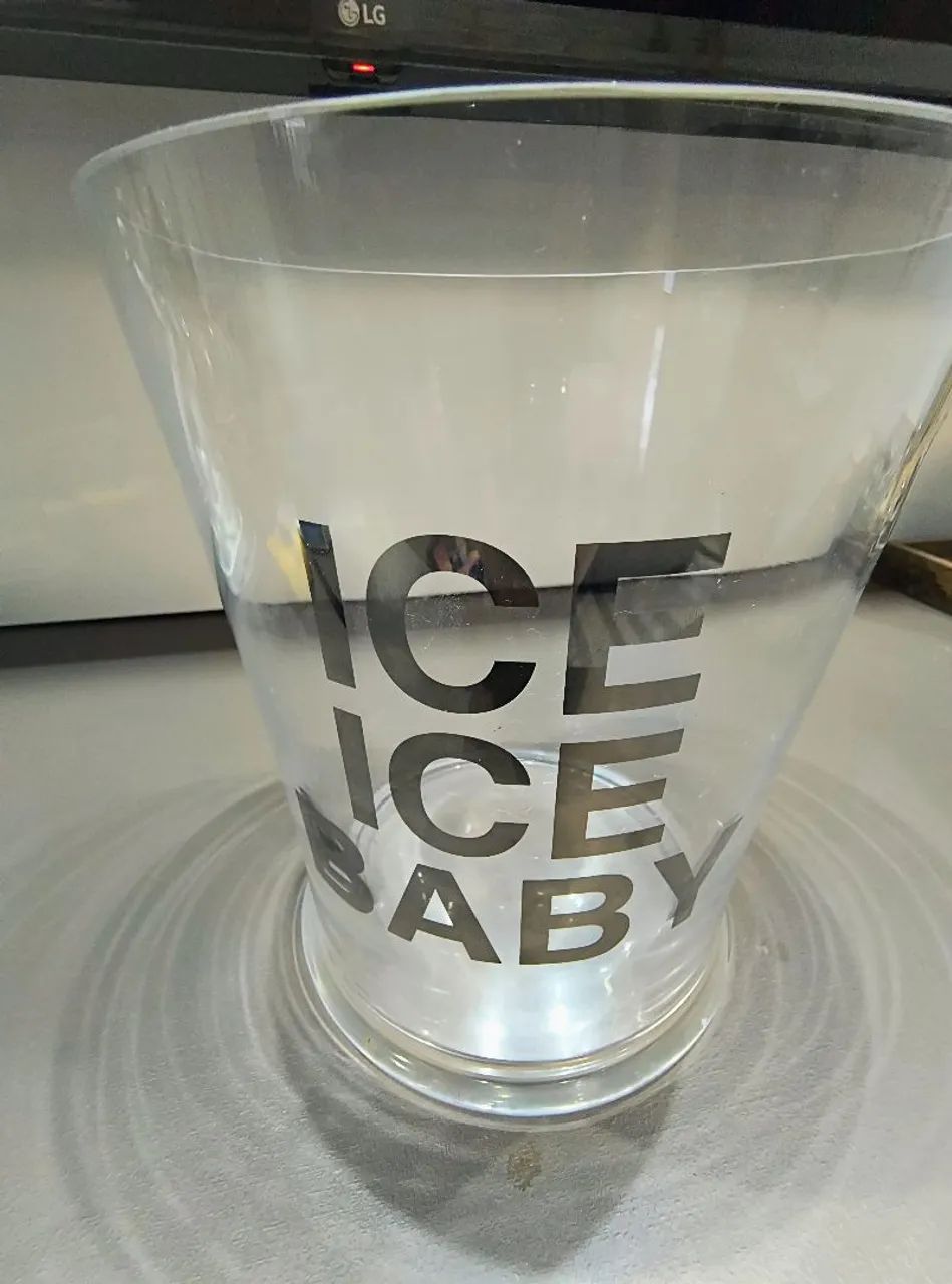 Porta-Gelo em Vidro ?ICE ICE BABY? - Moderno e Estiloso