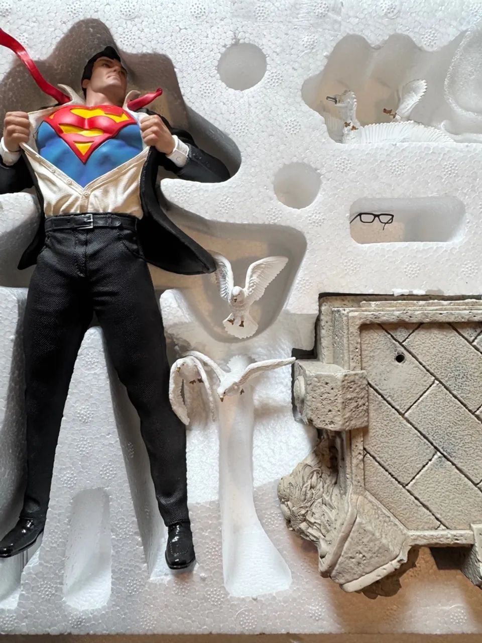 Iron studios Superman clark deluxe com card exclusivo 