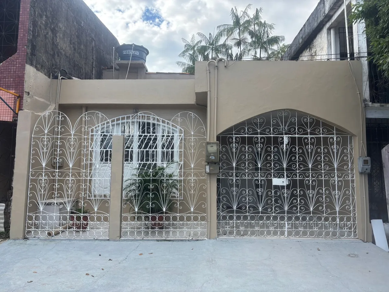 Casa em ICOARACI na Tv. Berredos entre 2ª e 3ª ruas.
