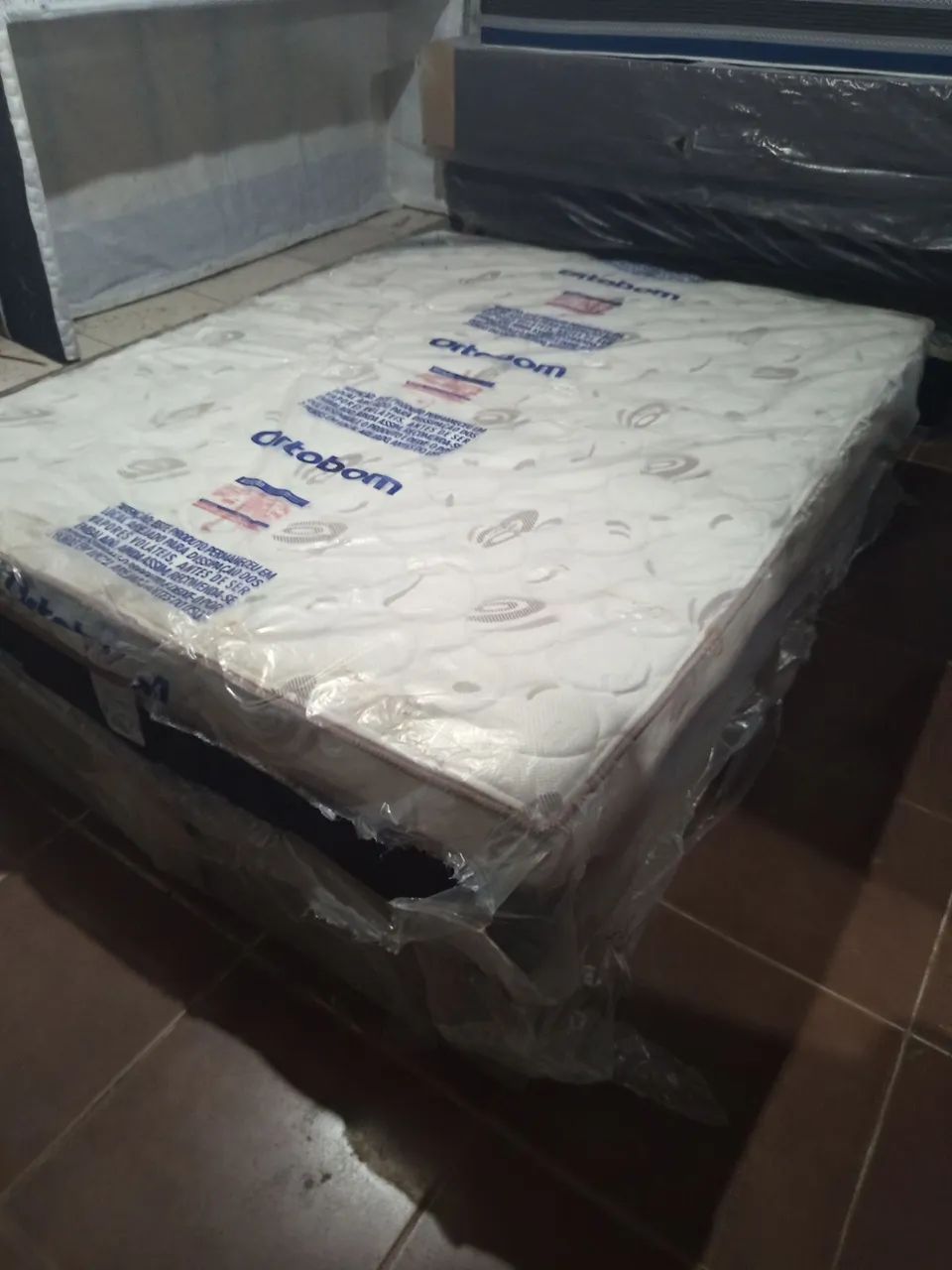 Vendo cama box king Queen e Casal padrão  - Foto 5