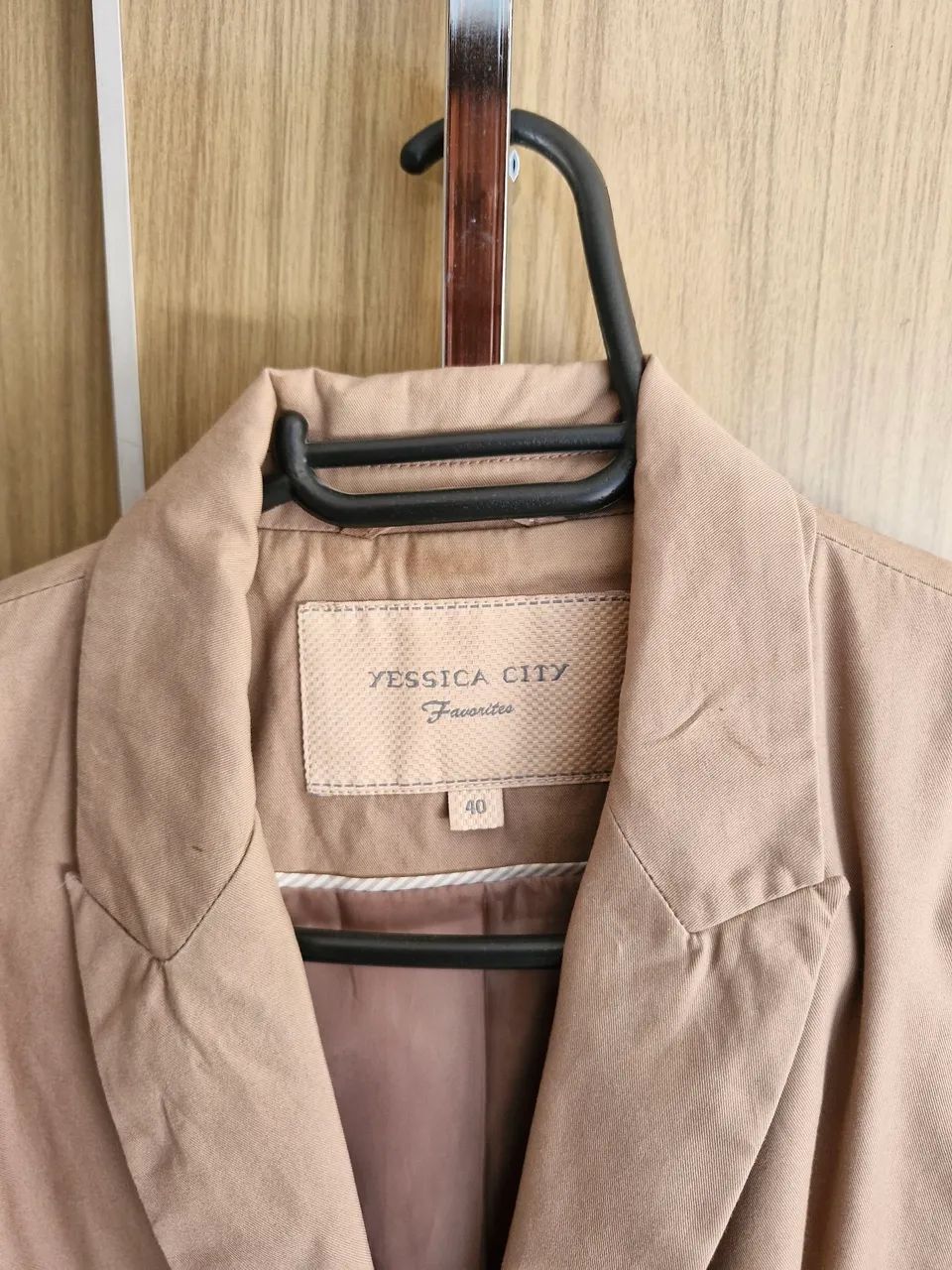 Blazer Bege Clássico com Detalhe Listrado - Foto 3