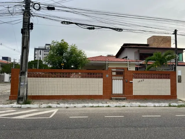 Casa de esquina no Bessa