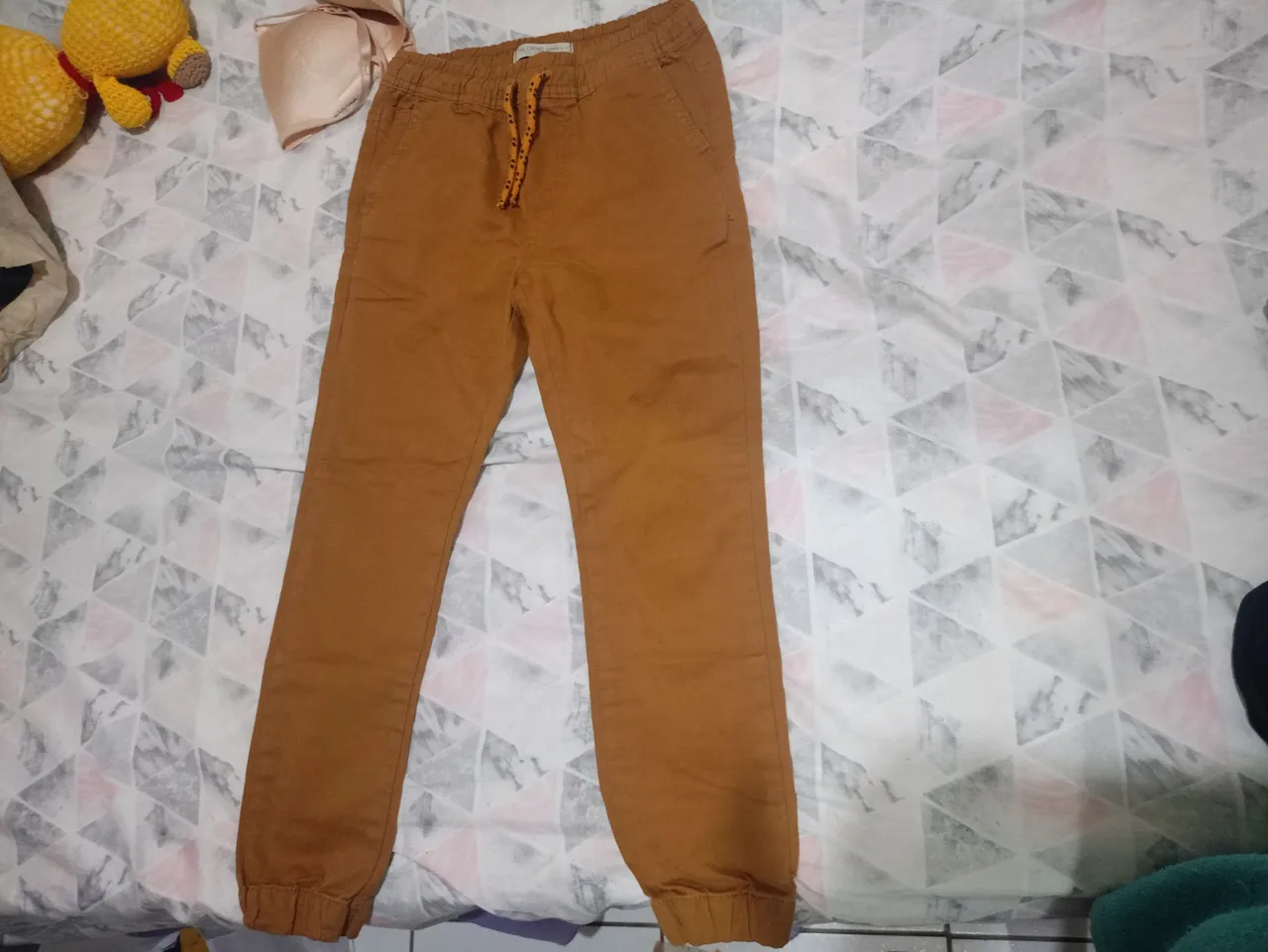 Calça jogger marrom masculina palomino nunca usada,meu filho só experimentou,veste 6anos