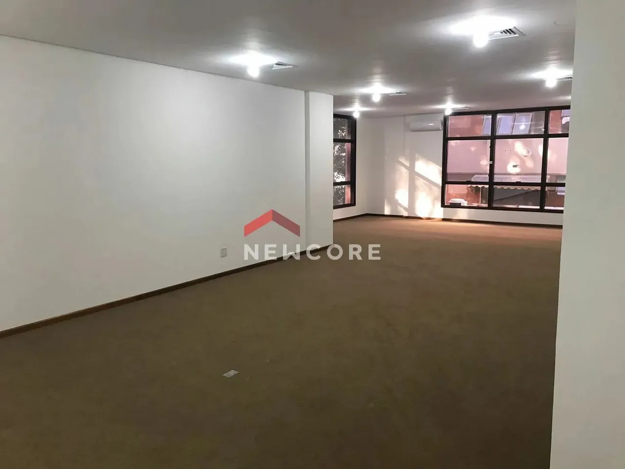 Sala comercial em Rua Félix da Cunha - Floresta - Porto Alegre/RS