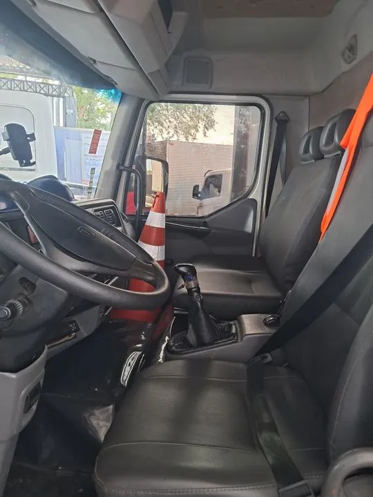 Caminhão Volvo 260 traçado Munck - Foto 2