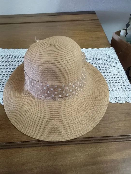 Chapéu de Sol Feminino com Detalhes em Poá