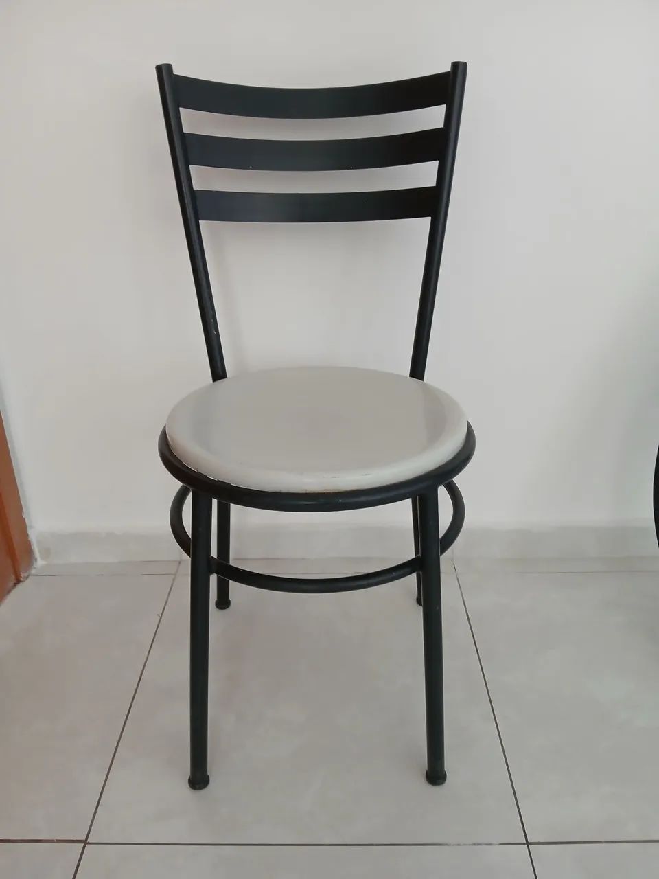 Cadeiras de ferro com assento branco - 4 peças