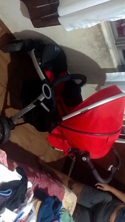 Carrinho de Bebê -  Modelo Moderno e Confortável