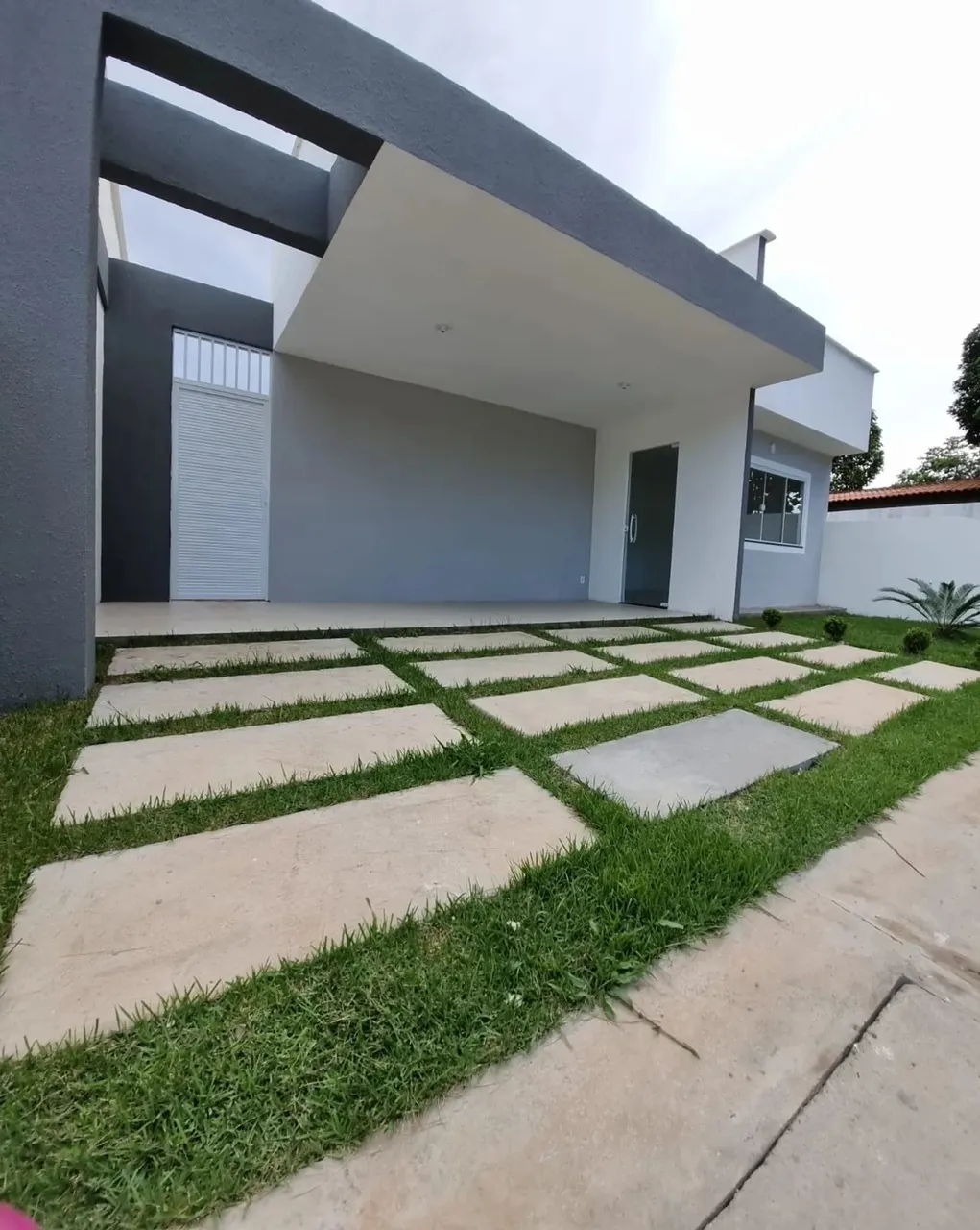 CAR-28 ALUGO CASA COM 3 QUARTOS SENDO 01 SUITE NA REGIÃO DO TURU.