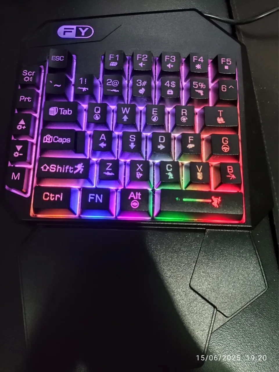 Teclado Gamer de Uma Mão Iluminado - Novo