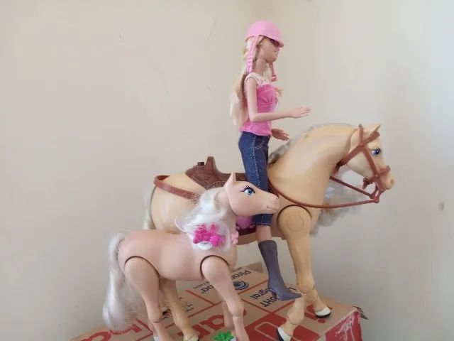 cavalo da barbie que anda com o potro antigo