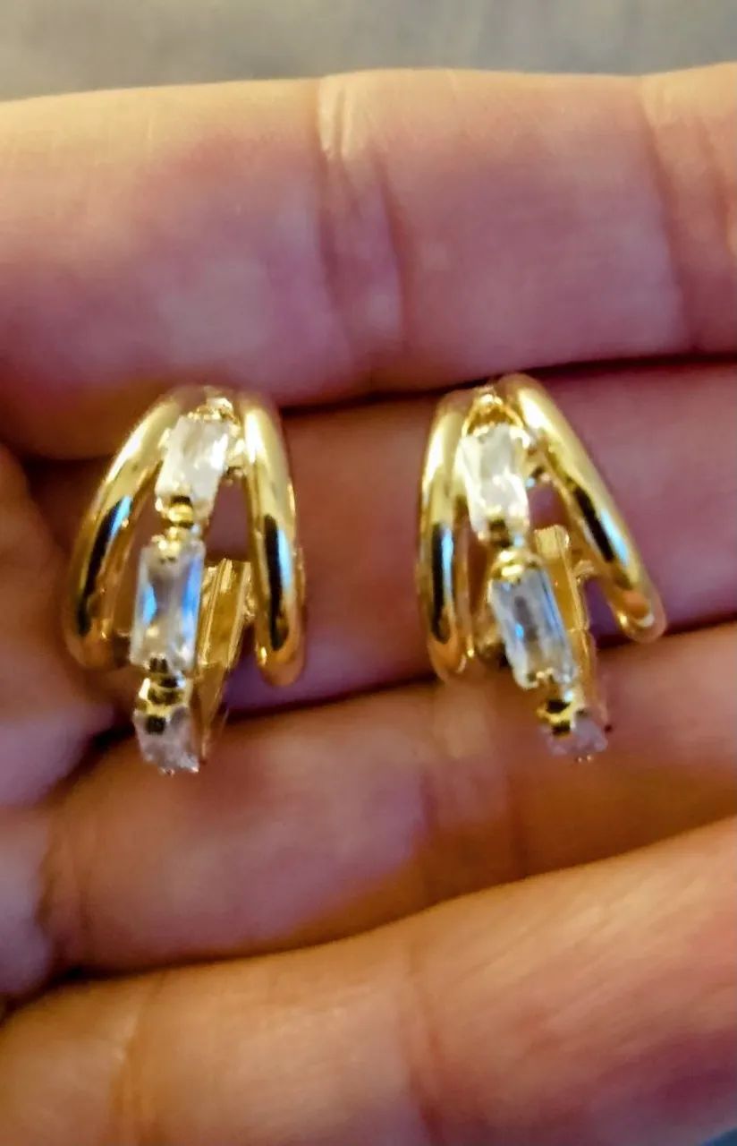 Brincos folheados em ouro com detalhes em Cristal!!! - Foto 5