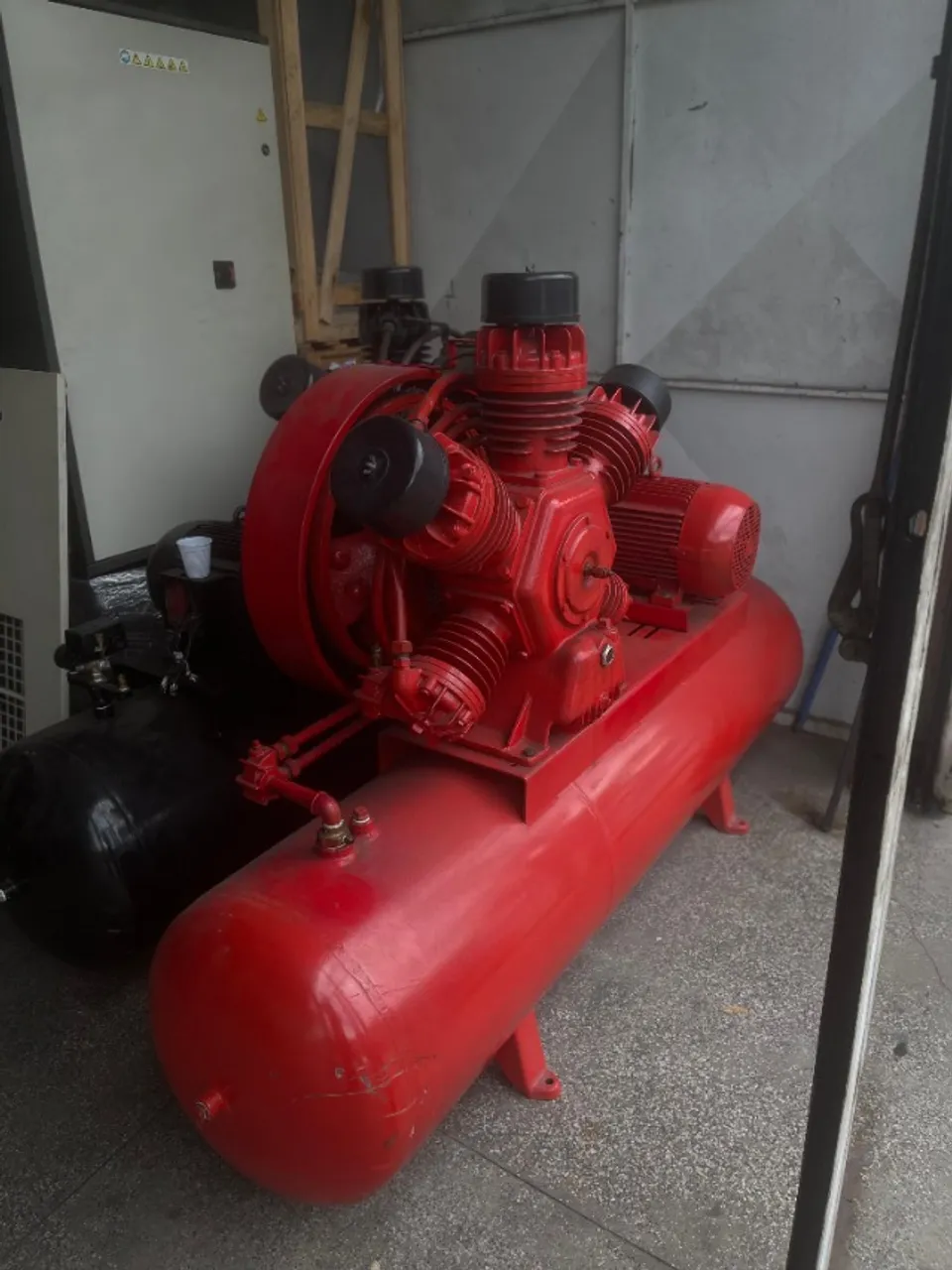 PROMOÇÃO IMPERDÍVEL - COMPRESSOR DE AR SCHULZ SEMI-NOVO