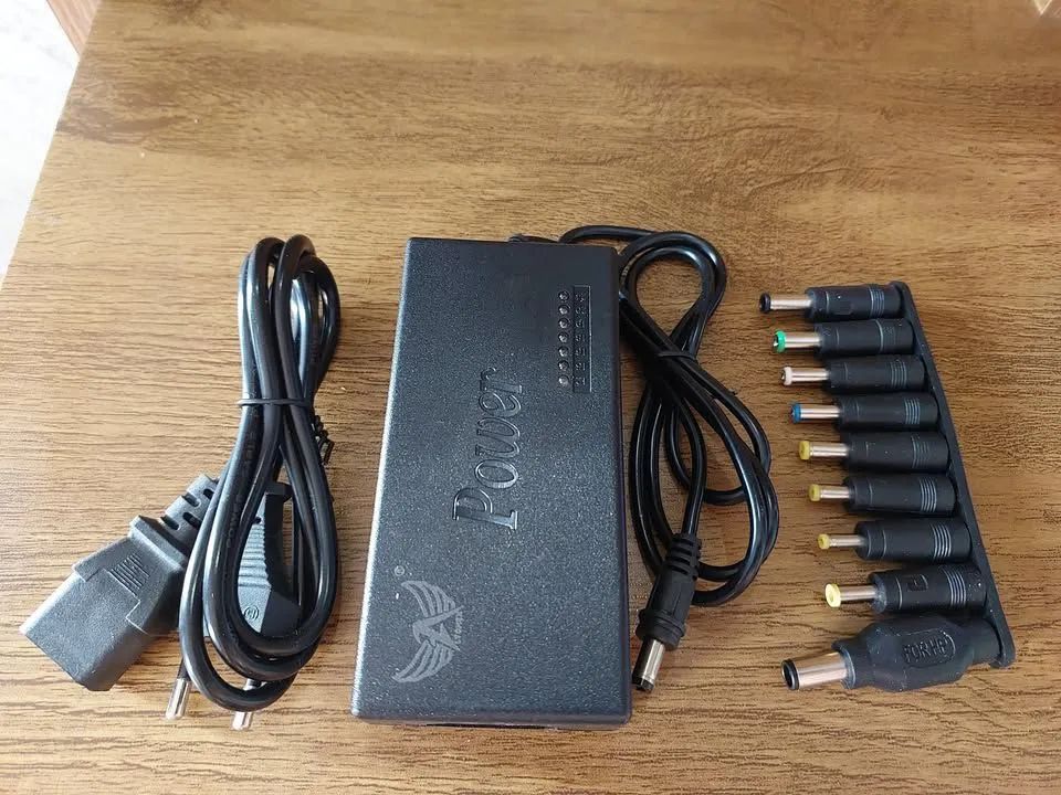 Carregador Universal para Notebook - Bivolt com 10 Pontas
