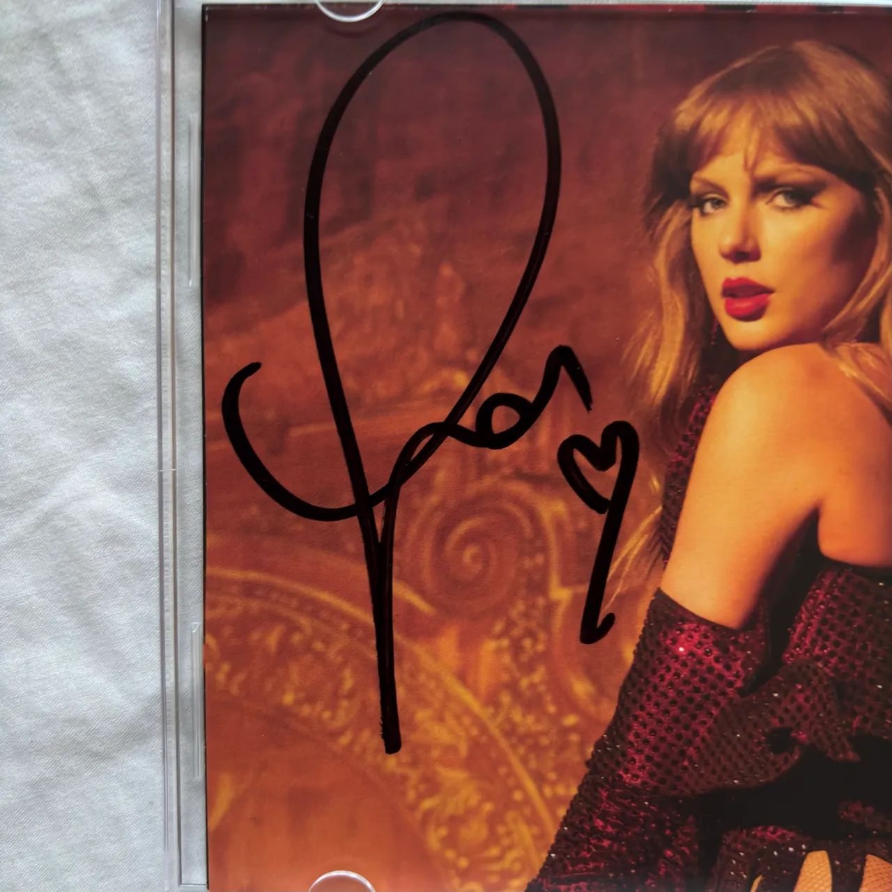 CD Taylor Swift The Life Of A Showgirl + Hand Signed Photo 3