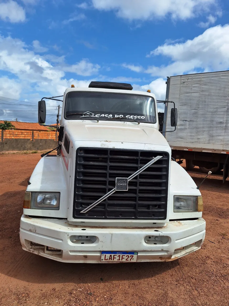 Vendo caminhão Volvo e carreta Guerra