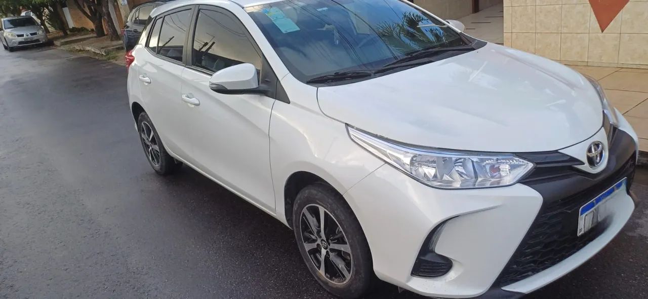 Toyota Yaris Muito Novo