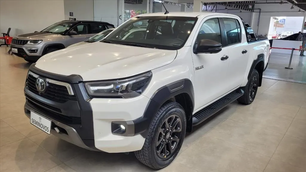 TOYOTA HILUX 2.8 D-4D TURBO DIESEL CD CONQUEST 4X4 AUTOMÁTICO