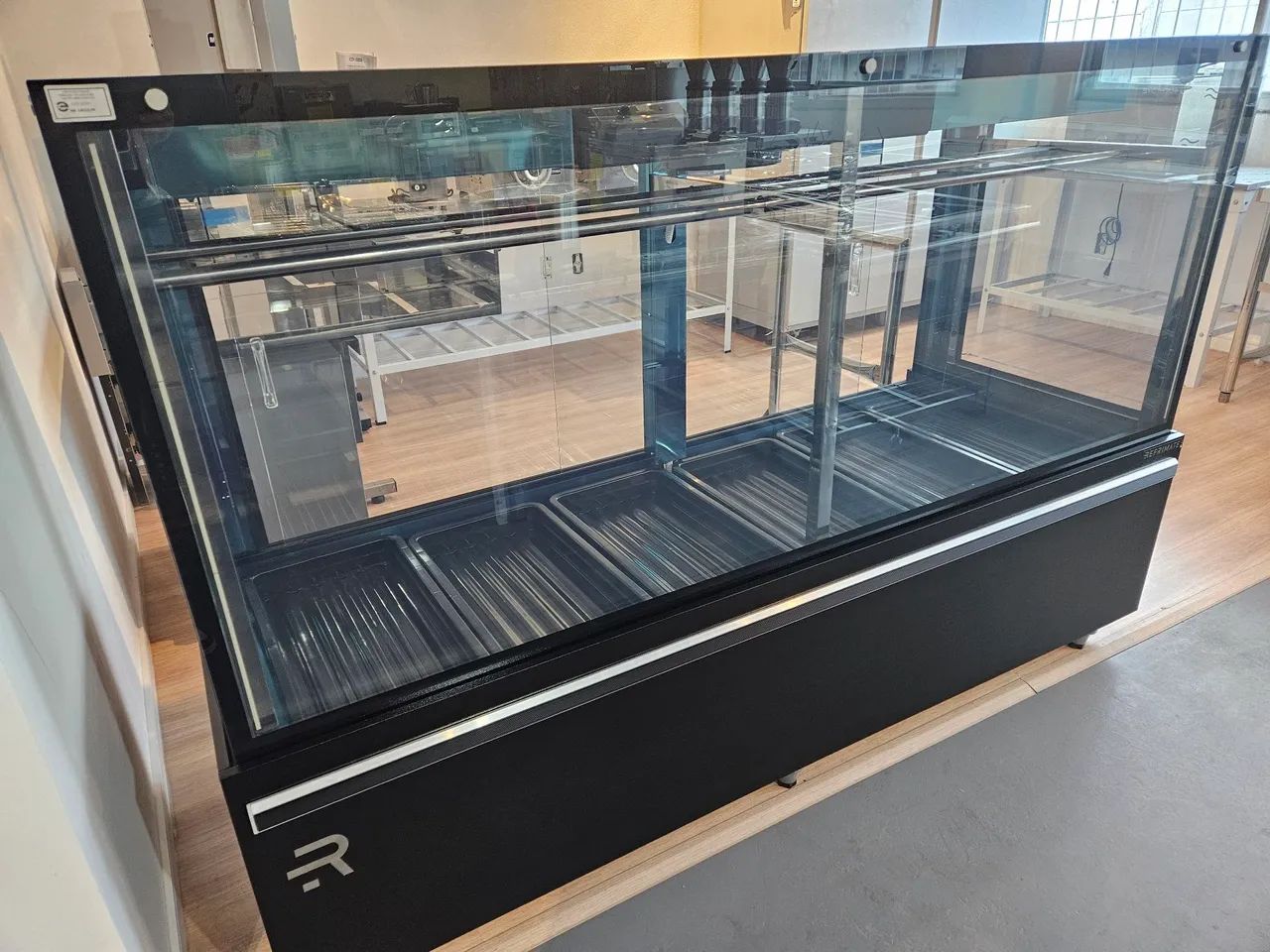 vitrine refrigerada para carnes com vidros aquecidos - nova