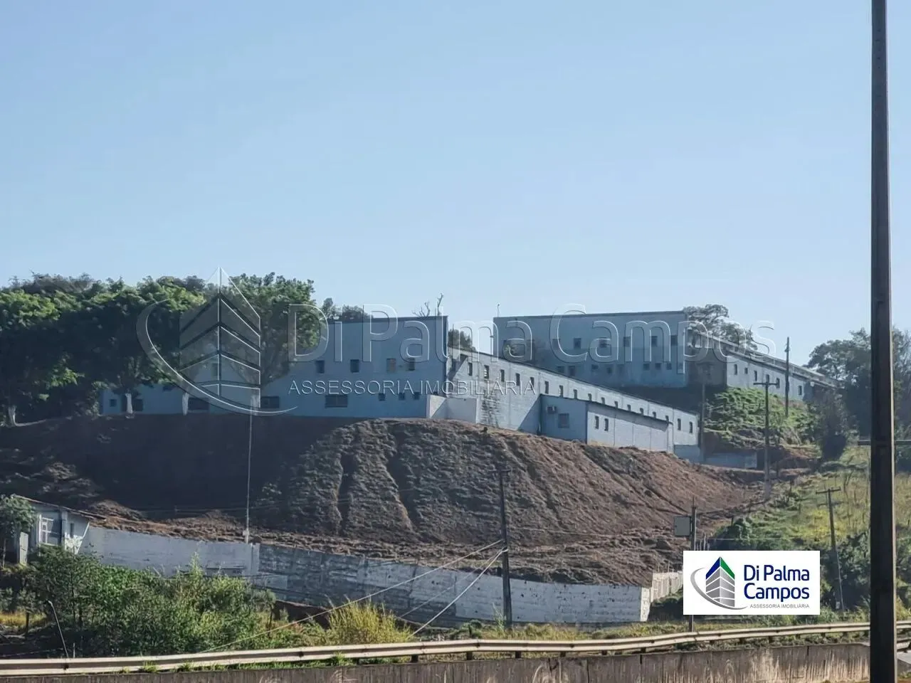 Galpões Comerciais de 1500 e 1000 m² em Vargem/SP com saída exclusiva na Rodovia Fernão Di
