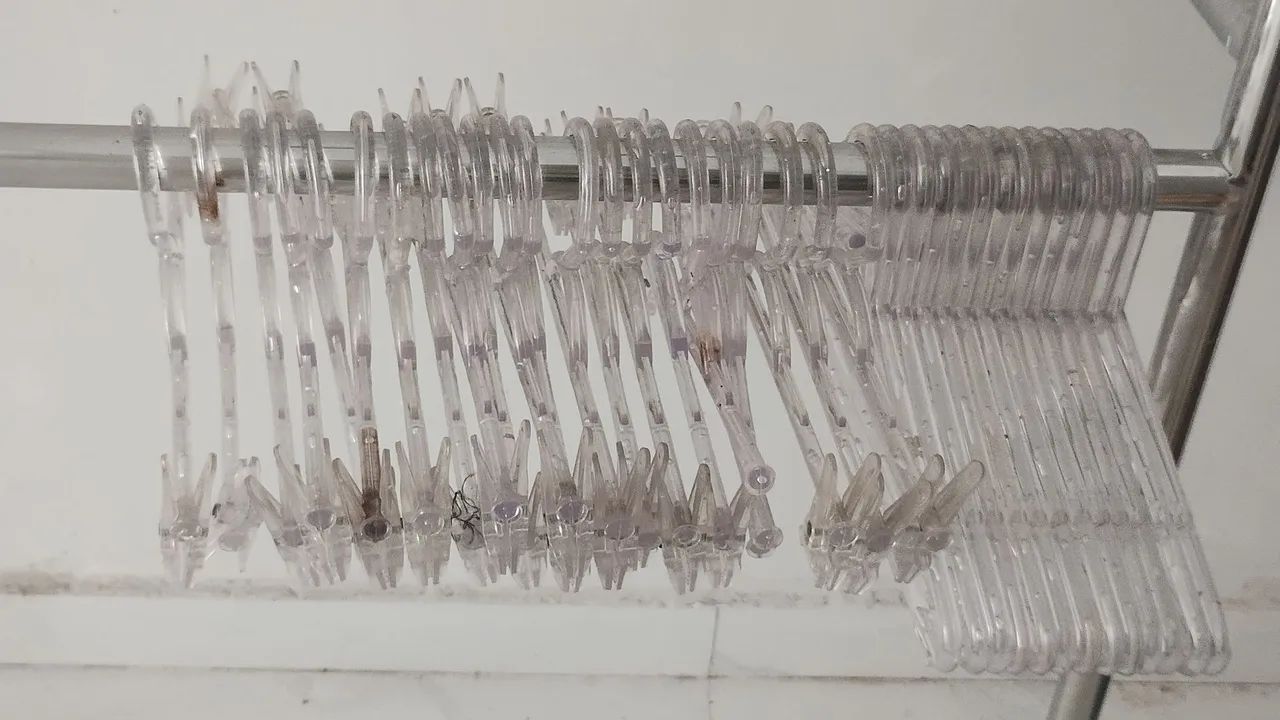  50 Cabides de acrílico com presilhas 3.50 cada