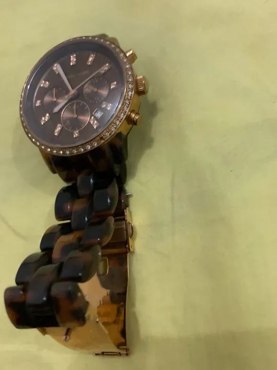 Relógio Michael Kors Feminino Dourado com pulseira de Tartaruga - Foto 3