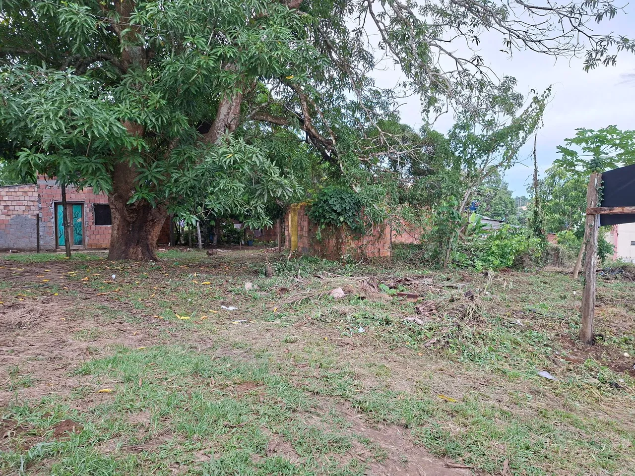 Vendo terreno de esquina com 850m² na vila do Ariau - AM070