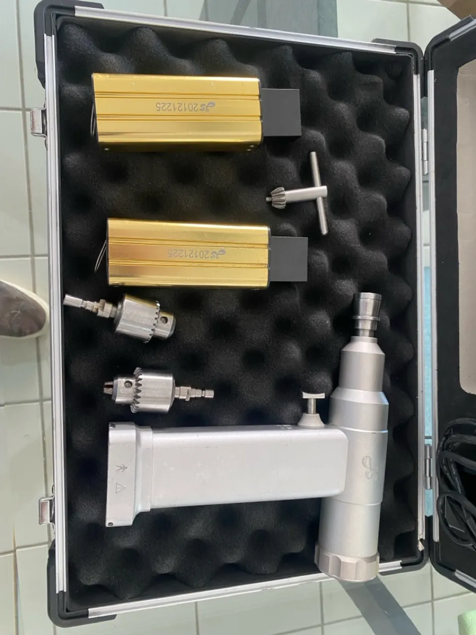 Kit de parafusadeira para cirurgia óssea