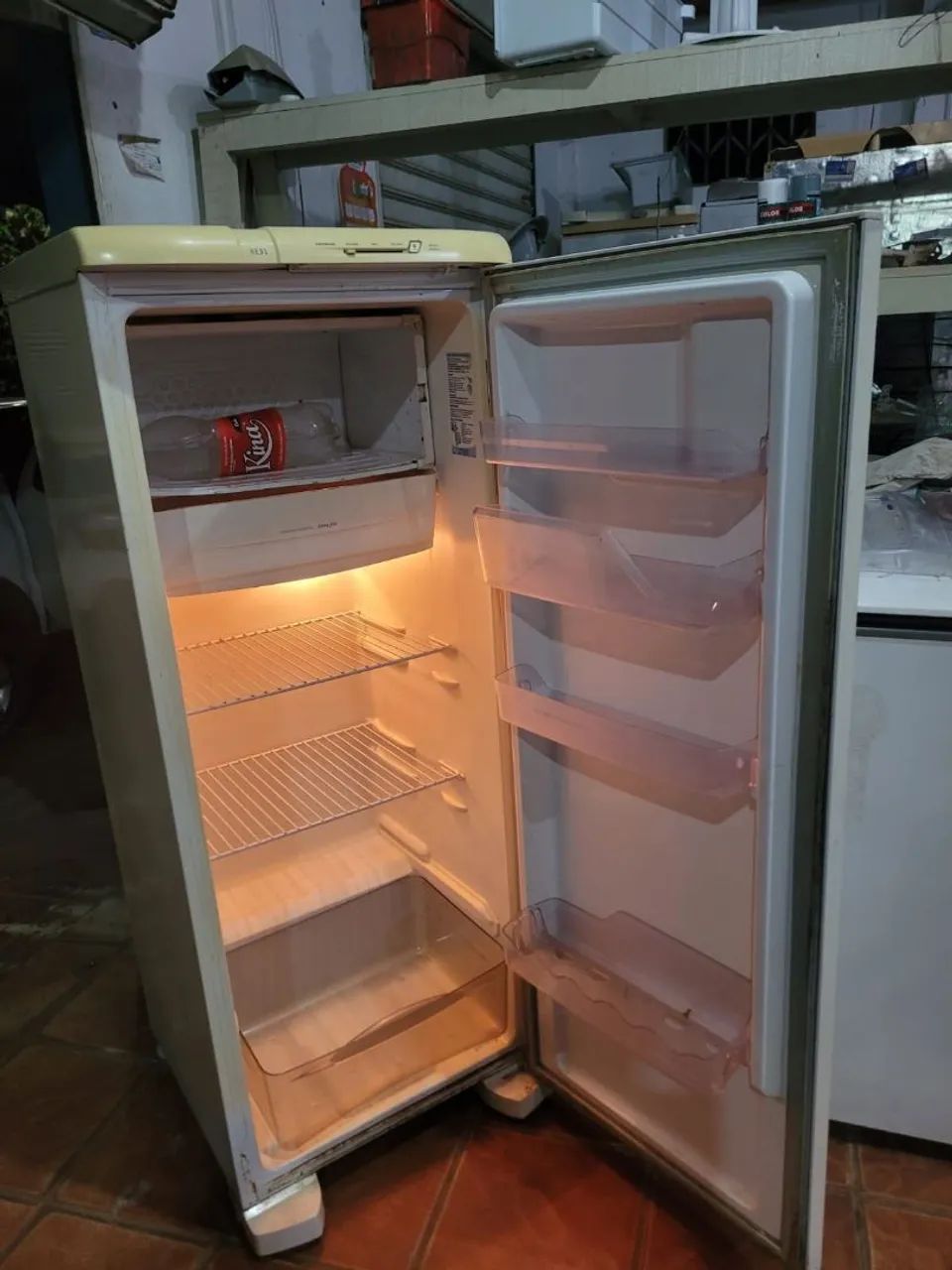 Geladeira porte pequeno Electrolux - ENTREGA GRÁTIS  - Foto 2