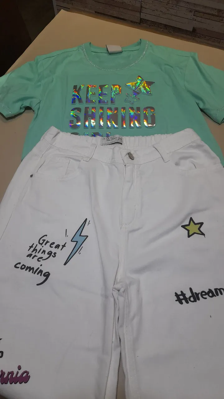 Vendo Conjunto Camiseta e Calça Garbo seminovo T 13 anos