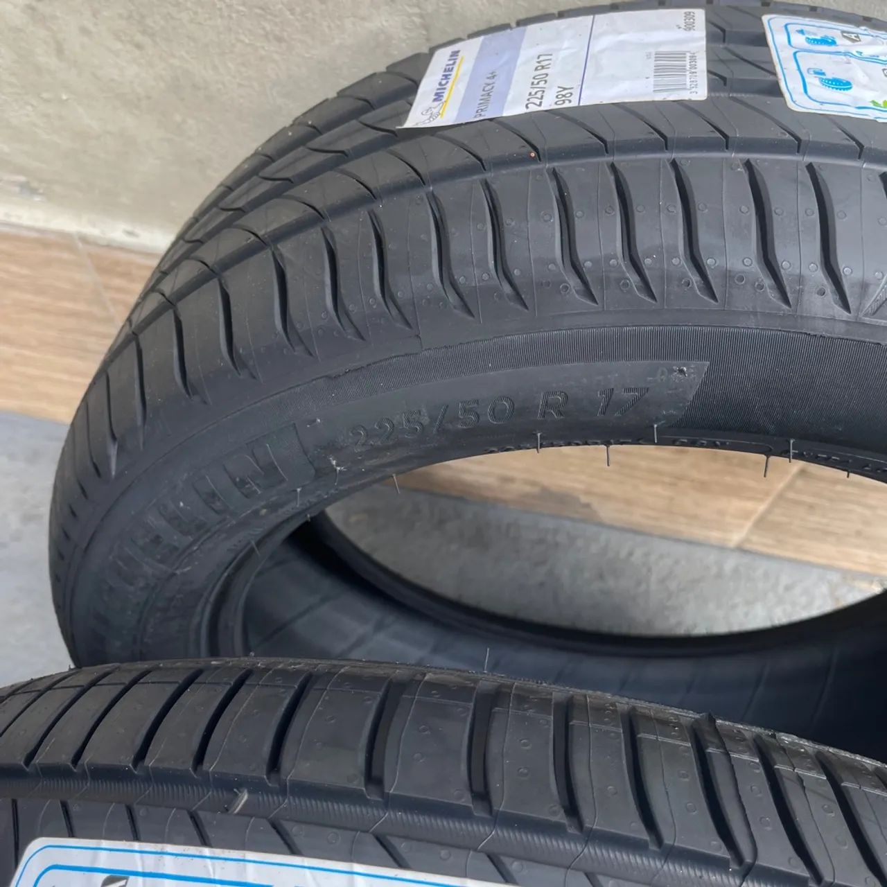 Pneu michelin 225/50R17 - Foto 4