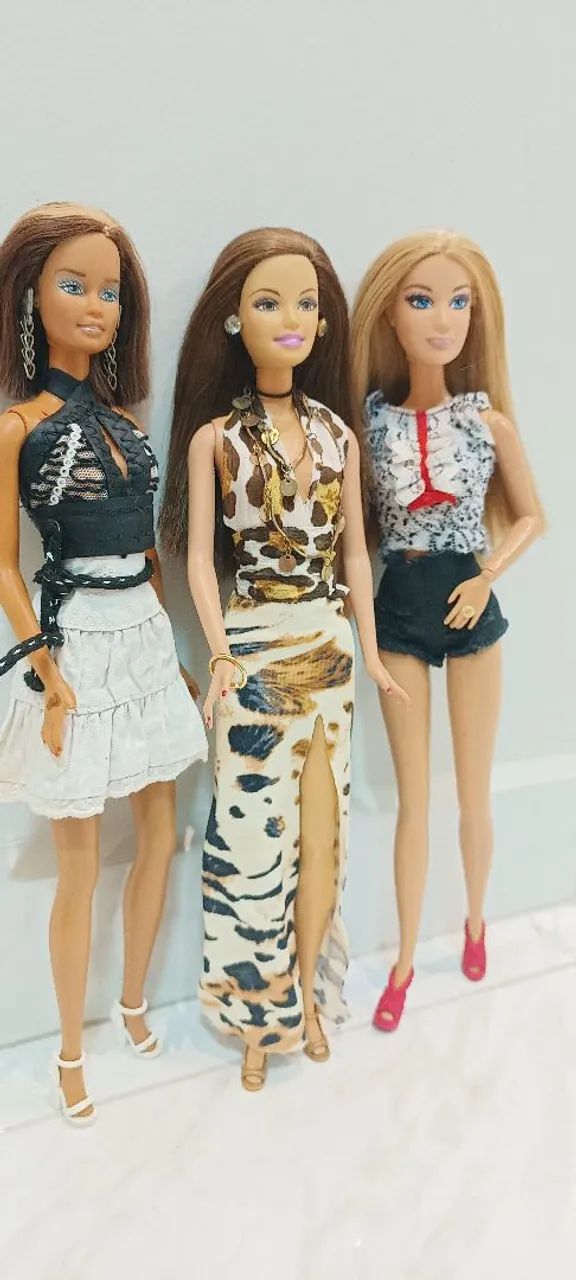3 Bonecas Barbie - Diversas Roupas - Foto 2