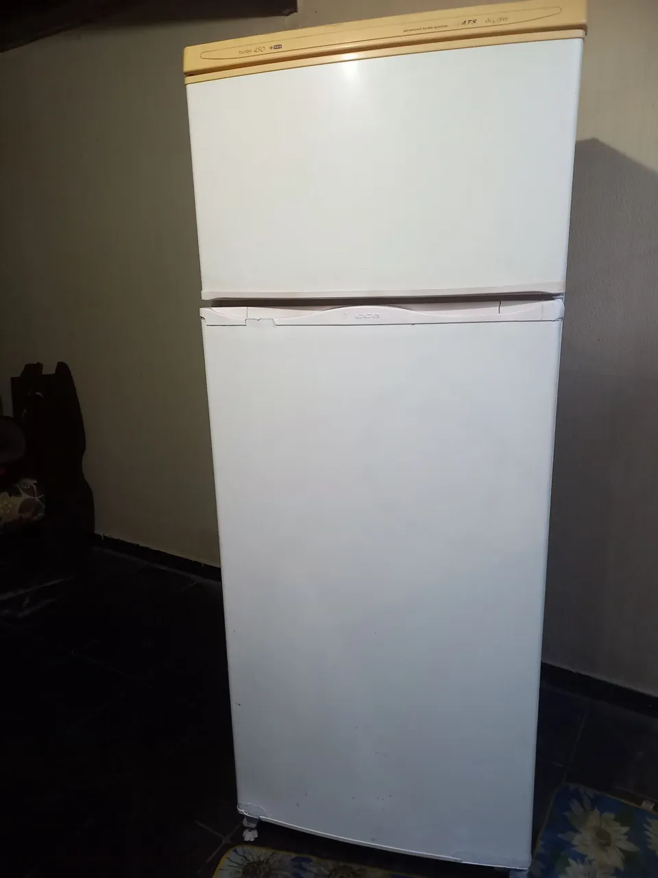 Geladeira eletrolux 220 V CCE funcionando ótimo