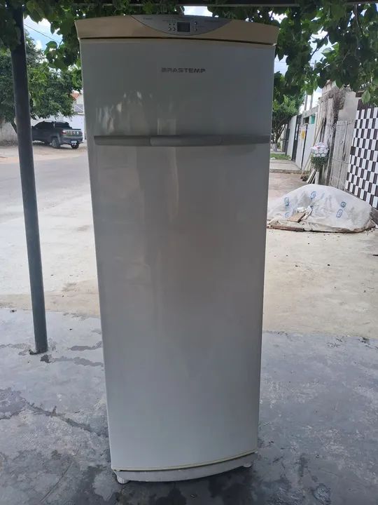 Vendo freezer sem ferrugem praticamente novo 1.000 reais entrego