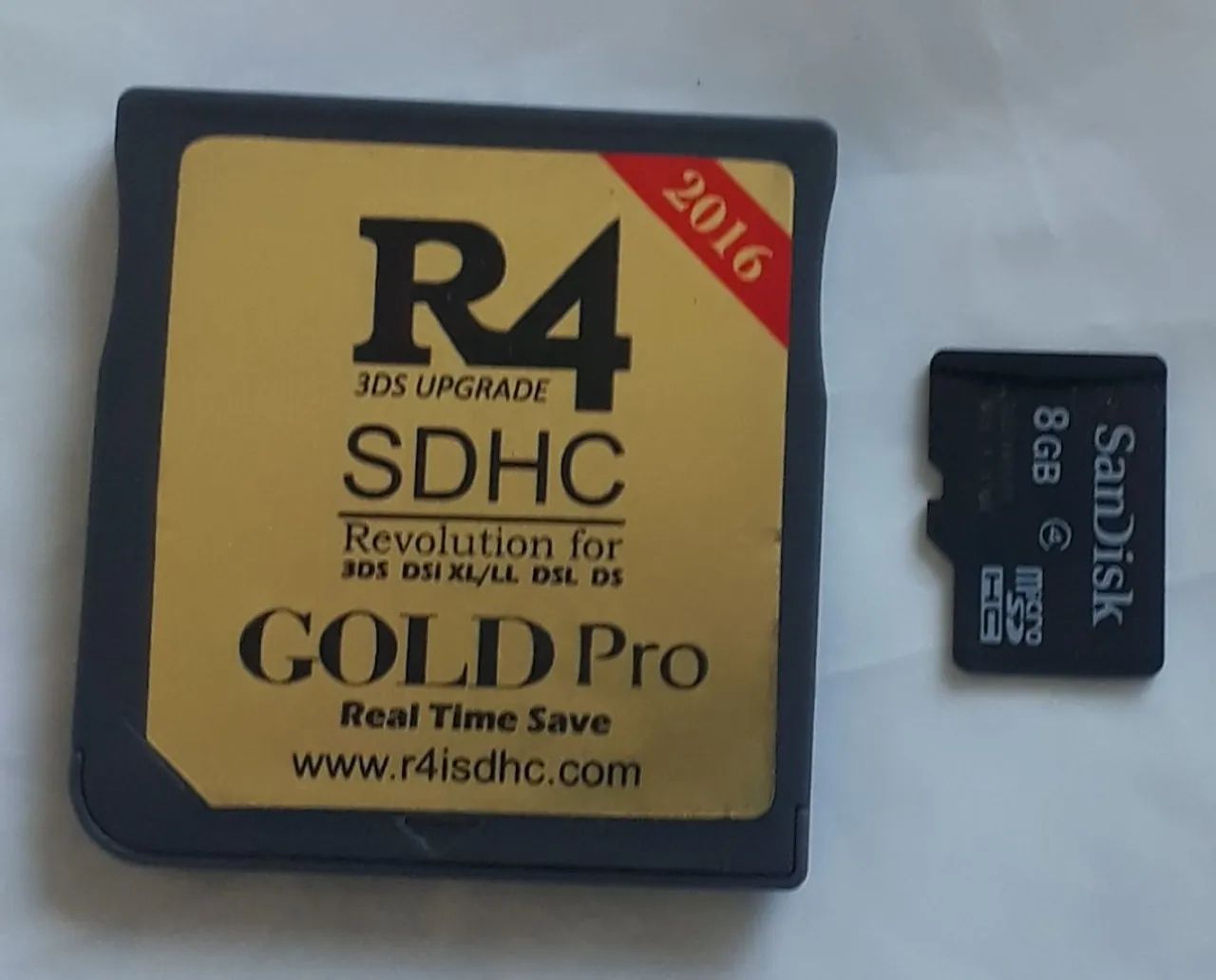 R4 SDHC Gold Pro - Cartão para 3DS e DS