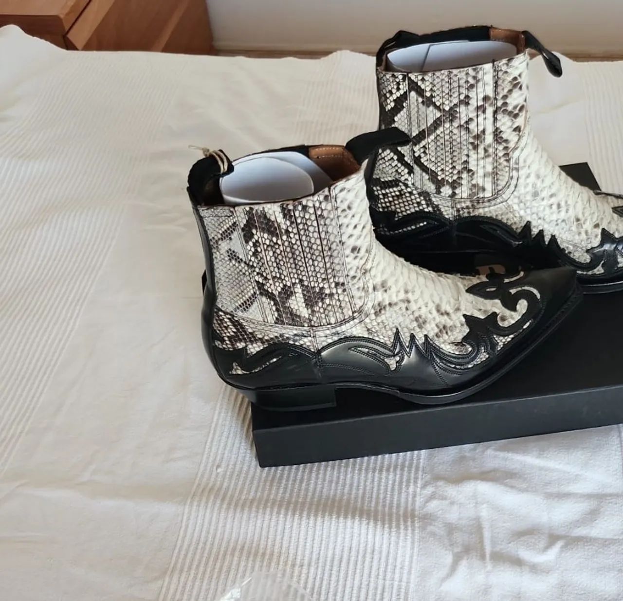 Botas de Couro Estilo Cobra - Elegância e Sofisticação - Foto 4