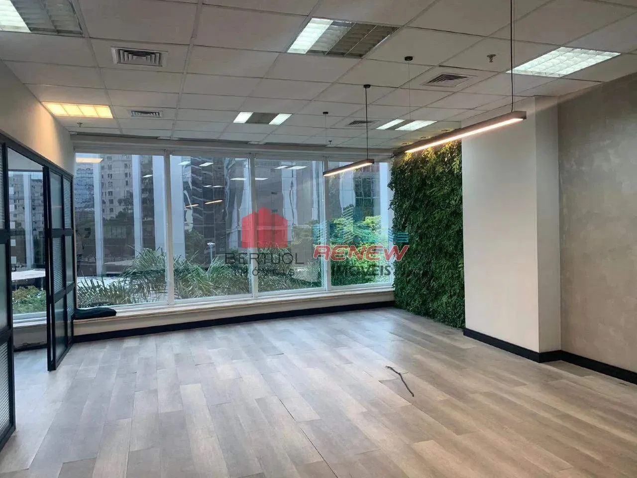 Sala para aluguel Edifício Olimpíadas 242 em São Paulo