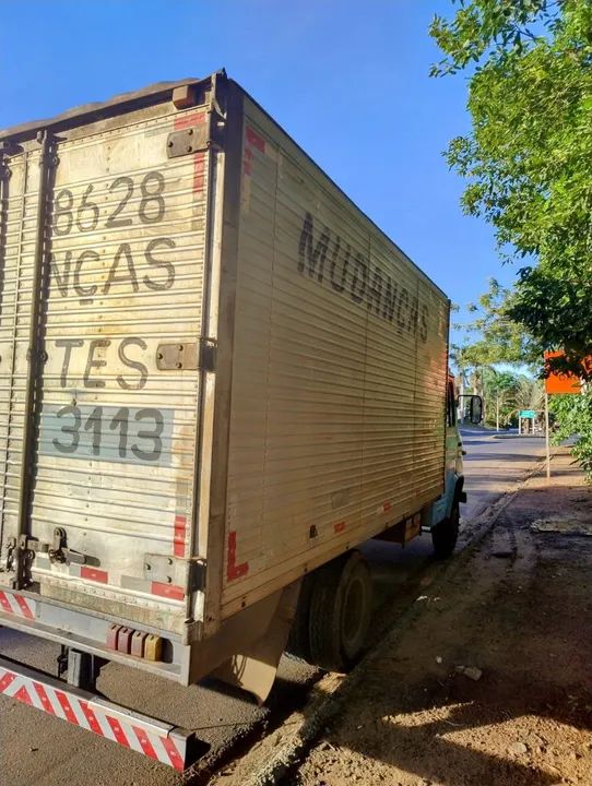 Caminhão Baú Mercedes-Benz 814D 6x2 - Foto 6