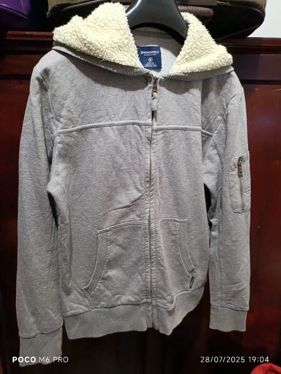 Jaqueta acolchoada azul marinho blusa cinza fofinha - Foto 2