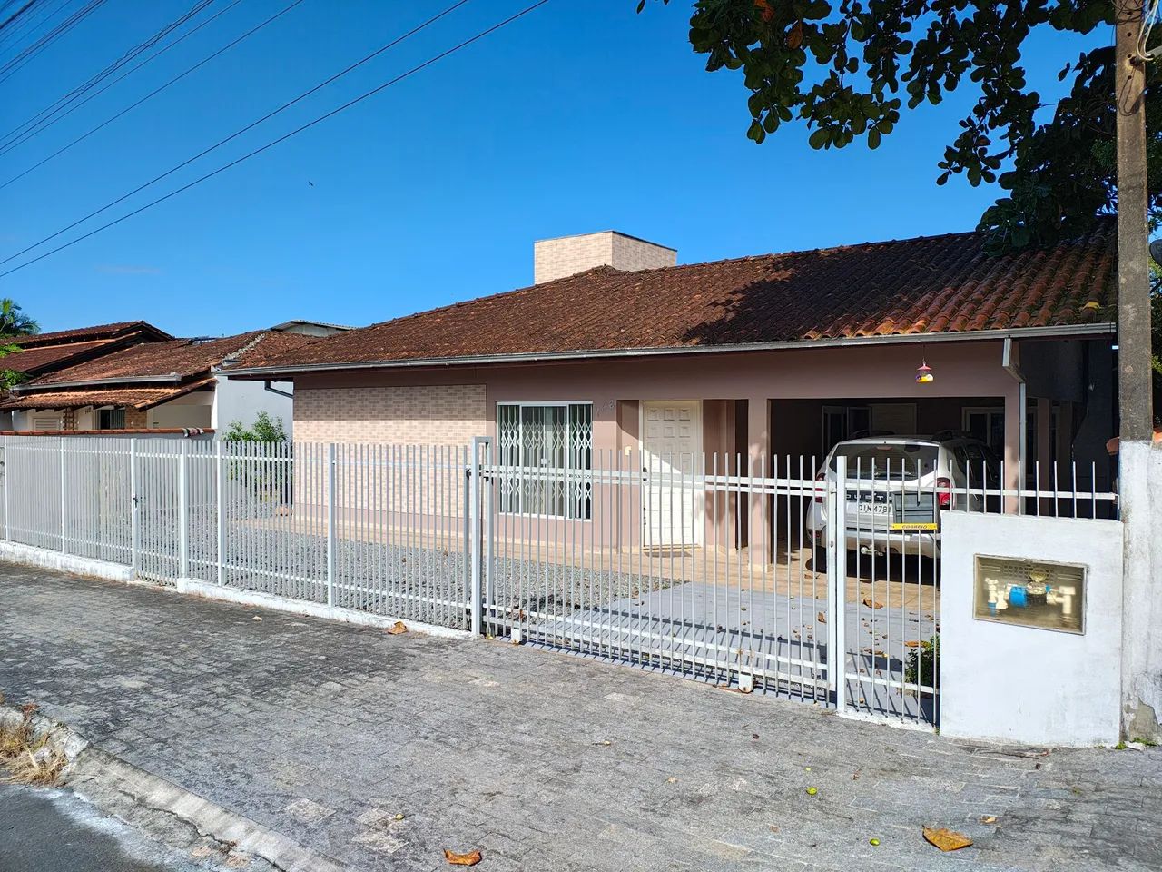 Otima Casa Térrea a 100m da Albano Schmidt 