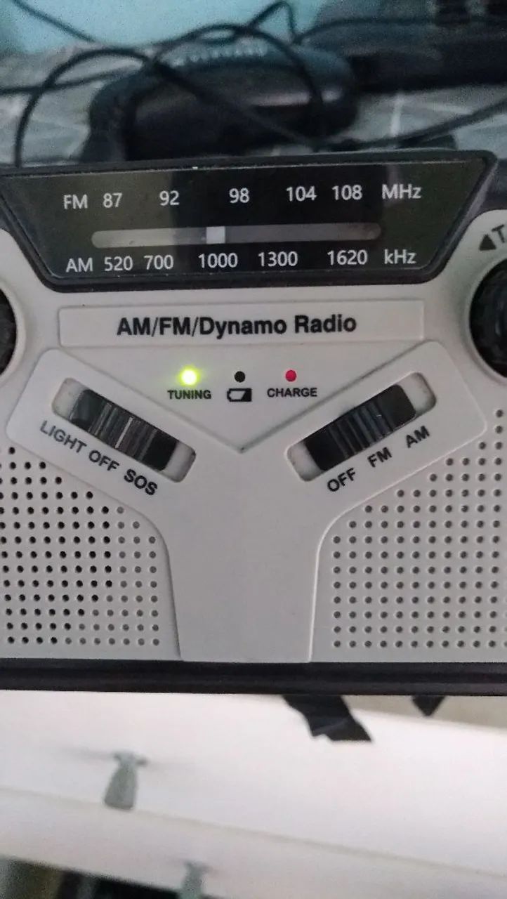 Rádio AM/FM/Dynamo Solar Portátil - Foto 3